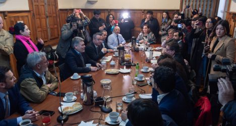Oposición recompone filas y acuerda recurrir al TC contra megarreforma tras una semana de fracturas