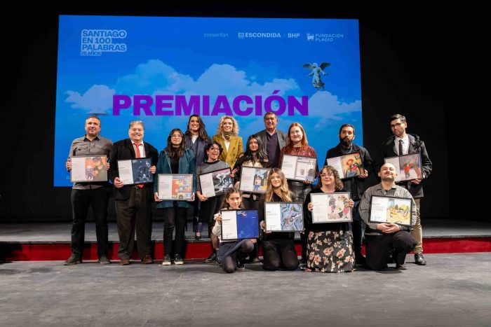 "¿Te acuerdas cuando subió 30 pesos?": premian a ganadores de Santiago en 100 Palabras