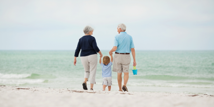 Viajes con abuelos crecen en Chile: la tendencia que reúne a tres generaciones en vacaciones