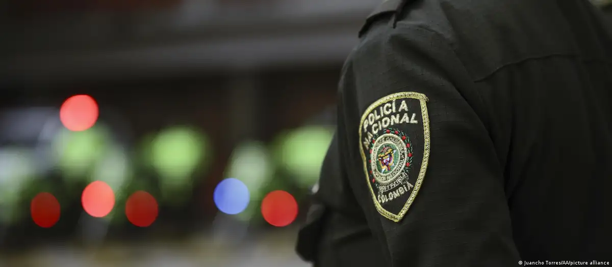 A un día del cambio de mando: atentado con drones explosivos en Colombia mata a un policía