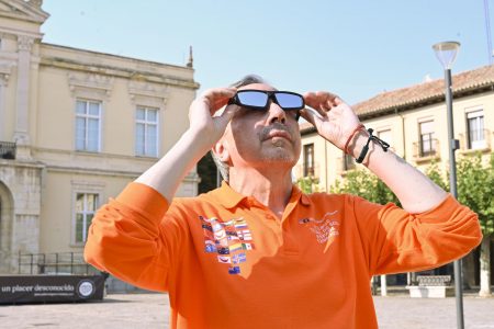El chileno Alejandro Arroyo: 24 eclipses, 360.000 km y 32 años tras la sombra de la luna