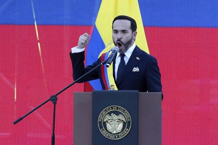 Biblia, fusil y batalla cultural: la agenda de De la Espriella y los frenos que enfrenta