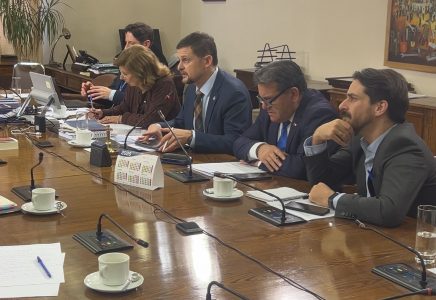 Diputados impulsan acuerdo transversal para formalizar regla 80/20 en nombramientos diplomáticos