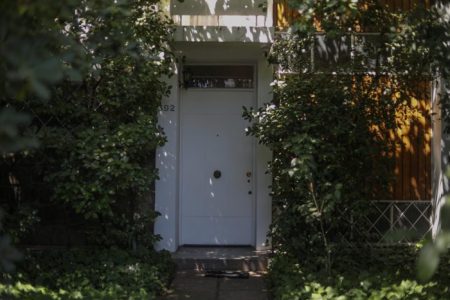 "¿La memoria es propiedad privada?": críticas en mundo de la cultura por venta de casa de Allende