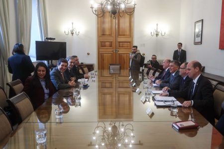 Gobierno cede ante reparos oficialistas y hace recorte acotado a reforma constitucional de seguridad