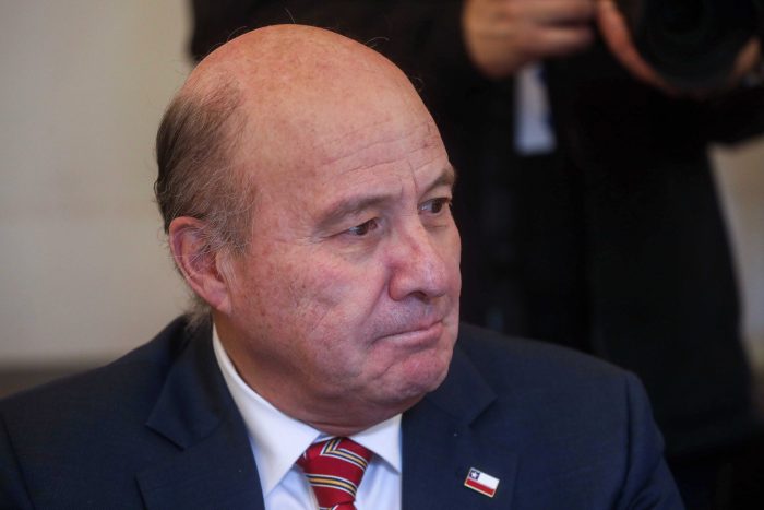 A apretarse el bolsillo: ministro Quiroz anuncia nueva alza en el precio de los combustibles