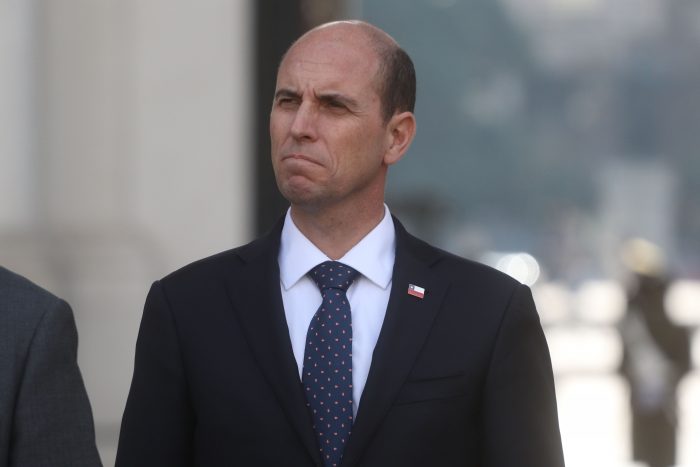 Ministro Arrau reconoce que no “sabía” del alto riesgo del funeral armado en Quilicura