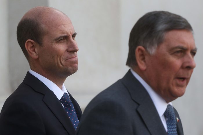 Kast mueve sus piezas con RN y UDI, pero sigue lejos del quórum