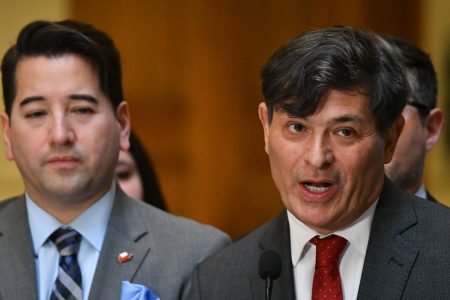 Fiscalía indaga lavado de activos en el PDG y Parisi ironiza con quema de cartolas