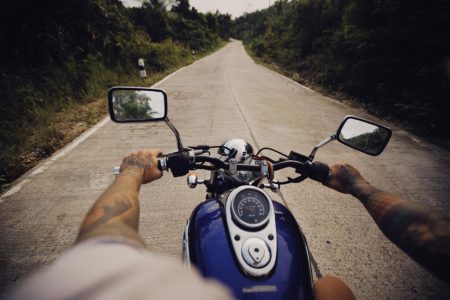 ¿Conducir en moto reduce el estrés? Estudios analizan sus efectos en la concentración y bienestar