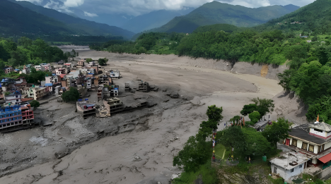 Al menos 55 muertos y 403 desaparecidos dejó el desborde del caudal en río Bothe Koshi en Nepal