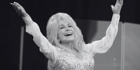 Dolly Parton, la leyenda de la música country, fallece a los 80 años de edad