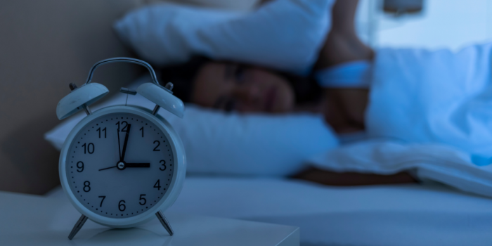 Expertos advierten efecto en el sueño por cambio de hora y llaman a mantener un horario estable