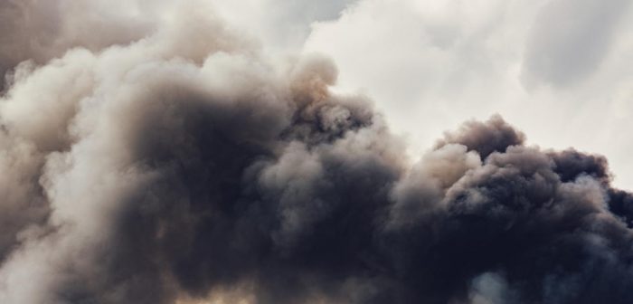 Incendio químico en Quilicura: toxicólogo alerta por riesgos para la salud y el medio ambiente