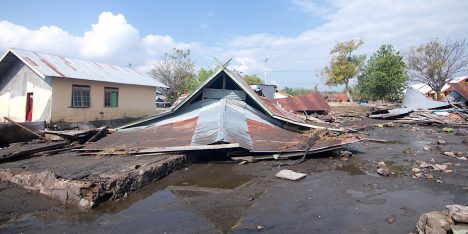 Casi 50 muertos deja terremoto que afectó a Indonesia