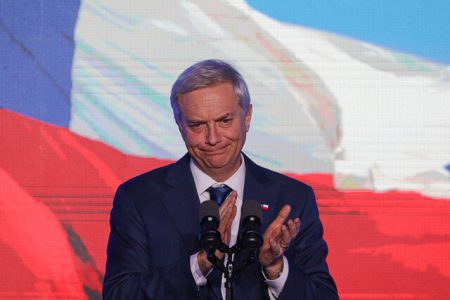 Presidente Kast nuevamente arremete contra los humedales en visita al Bío Bío