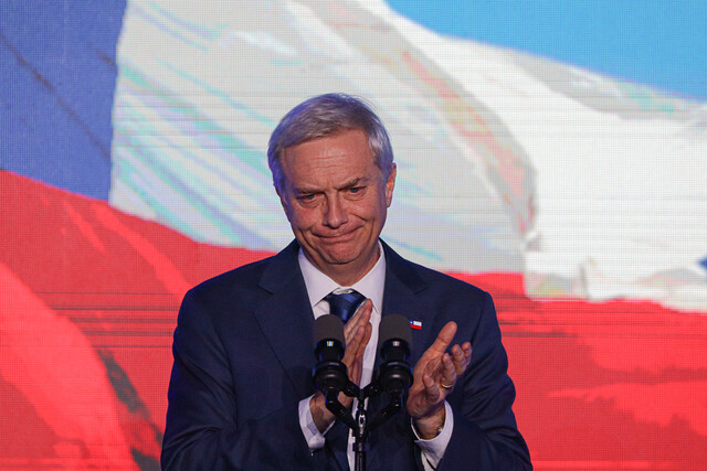 Presidente Kast nuevamente arremete contra los humedales en visita al Bío Bío