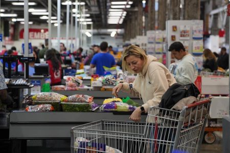 Encuesta: votantes en EEUU prefieren por primera vez a demócratas sobre republicanos en economía
