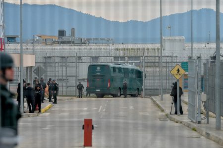 Golpe a Operación Cancerbero: Justicia ordenó devolver a presos del clan Chen a Alto Hospicio