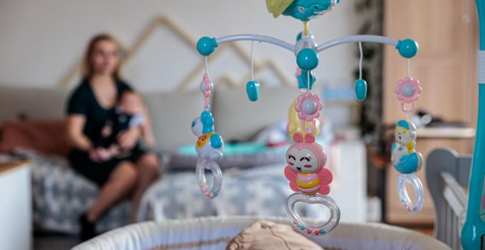 Posnatal de un año: ¿podría convertirse en una nueva barrera para contratar mujeres?