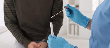 Sífilis y gonorrea aumentan en Chile: recomendaciones para prevenir, detectar y tratar estas ITS