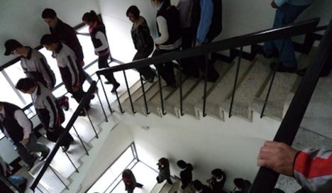 Sismo en la oficina: qué hacer y cuándo evacuar en Chile