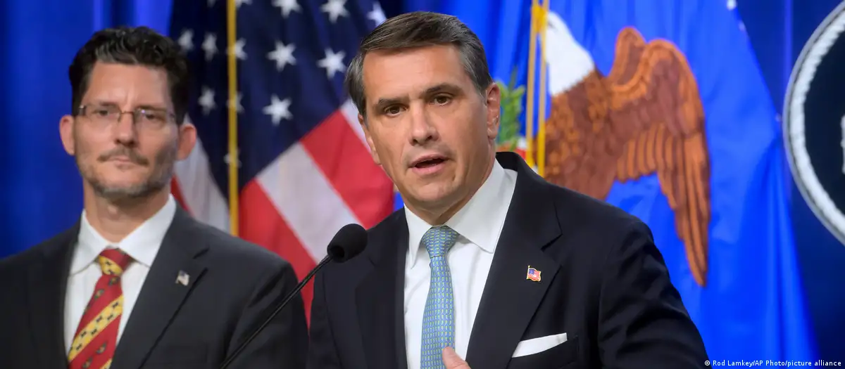 Abogado personal de Trump asume como Fiscal General de Estados Unidos