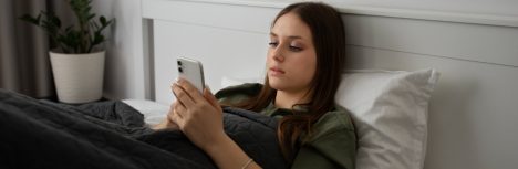 Uso excesivo del celular: cómo afecta al cerebro y la salud mental