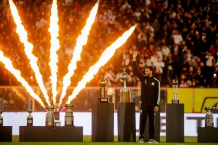 Vozinha fue presentado ante más de 25 mil hinchas de Colo Colo en el Monumental