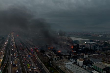 Incendio químico en Quilicura: decretan prohibición de funcionamiento a empresa y suspenden clases