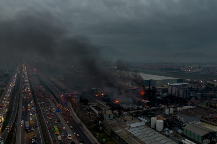 Incendio químico en Quilicura: decretan prohibición de funcionamiento a empresa y suspenden clases
