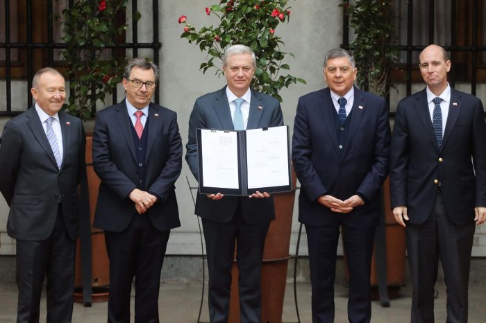 Kast firma reforma constitucional de seguridad y pide al Congreso una tramitación rápida