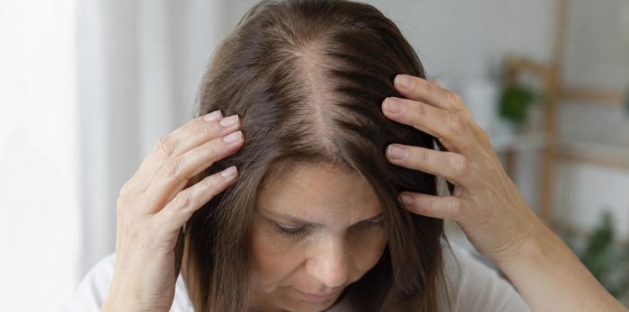 Caída del cabello después de los 50: señales que las mujeres no deberían ignorar