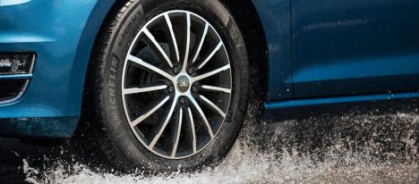 Invierno sobre ruedas: cinco consejos para cuidar los neumáticos y conducir seguro bajo la lluvia