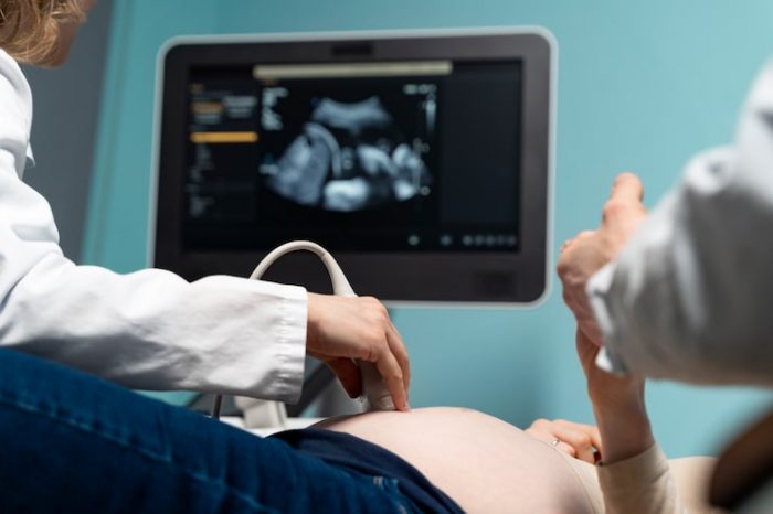 Proyecto "Escucha su corazón": advierten sobre el impacto en la salud mental de las mujeres