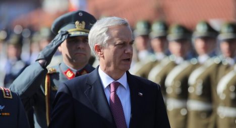 Couso rebate a Schubert: ni Piñera ni Boric usaron estados de excepción con facultades de guerra