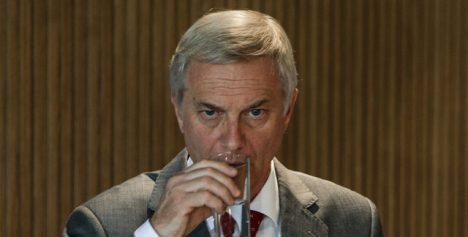 Gobierno no logra contener críticas de sus propias filas por test de drogas de exsubsecretario