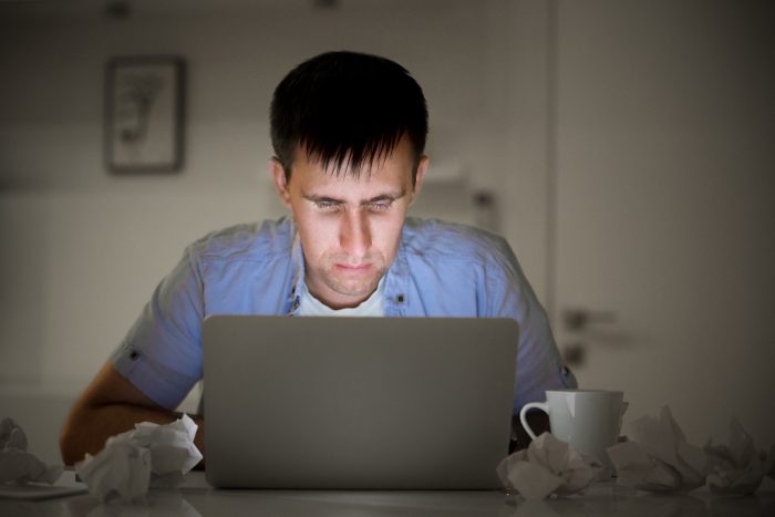 Los humanos olvidamos, internet no