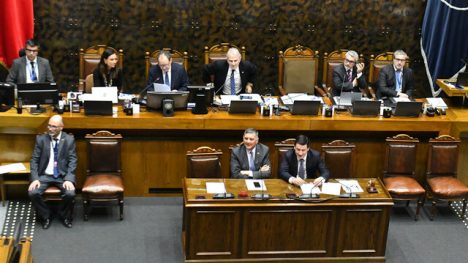 Con voto clave de Araya (PPD): Senado aprueba compensación municipal de la Ley Miscelánea