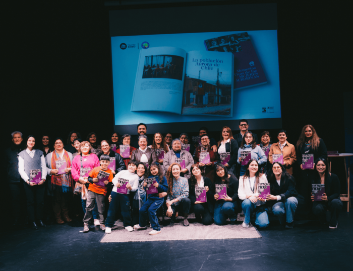 Nuevo libro rescata la historia de las mujeres de la población Aurora de Chile