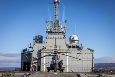 Operación Base Soberanía: Armada ampliará despliegue logístico durante próxima temporada antártica