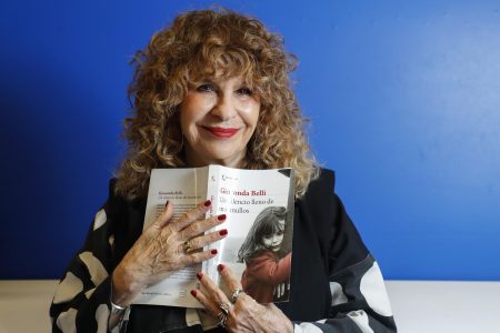 "Literatura es la defensa ante IA": nicaragüense Gioconda Belli obtiene el Premio FIL de Literatura