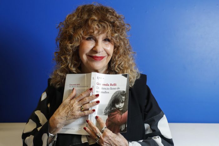 “Literatura es la defensa ante IA”: nicaragüense Gioconda Belli obtiene el Premio FIL de Literatura