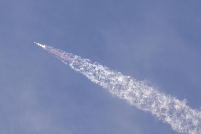 Frente a la costa chilena: la nave Starship ameriza con éxito después de su primer viaje orbital