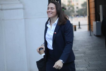 Apenas alcanzó a estar 24 días fuera de La Moneda: Natalia Duco vuelve al Segundo Piso