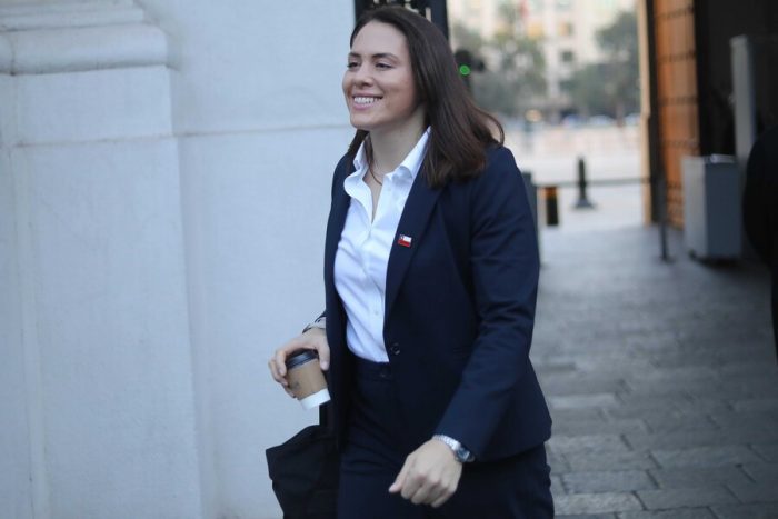 Apenas alcanzó a estar 24 días fuera de La Moneda: Natalia Duco vuelve al Segundo Piso