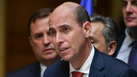 Seguridad cuesta arriba: los tropiezos del Gobierno que ponen a Arrau bajo presión en el Congreso