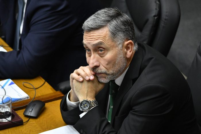 Admisión de senador Vial sobre reforma de seguridad abre nuevo flanco en el oficialismo
