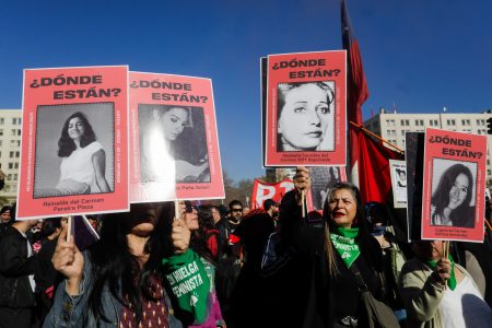 Figuras de oposición marchan a 53 años del golpe: “Más importante que nunca mantener la memoria"