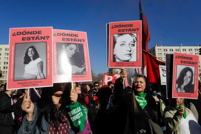 Figuras de oposición marchan a 53 años del golpe: “Más importante que nunca mantener la memoria”